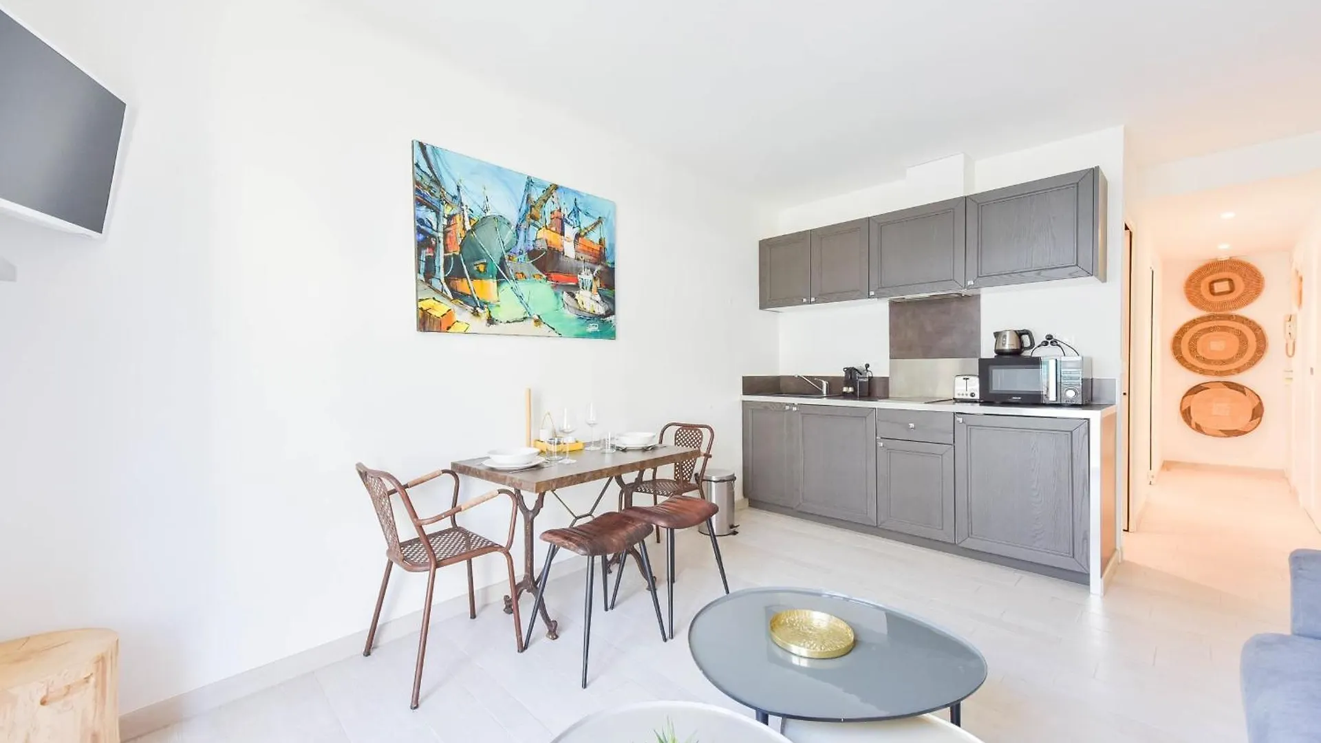 1-Br Apartment In The Heart Of Cannes